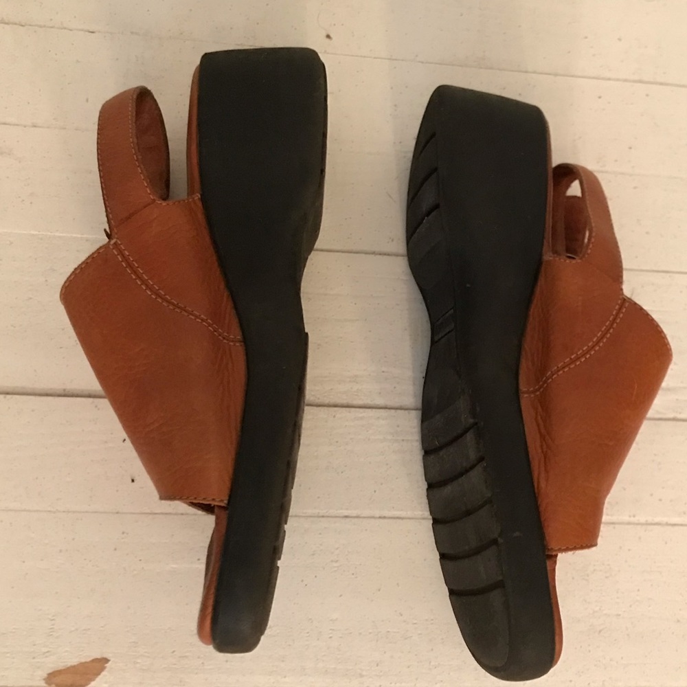 OCT 10 CLOSING Minnetonka Slingback Platforms